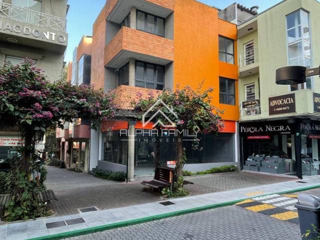 Locação em Condomínio Centro Comercial Alphaville - Barueri